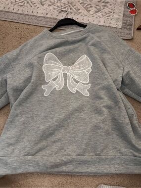 women' Gray Bow Graphic Sweatshirt - Casual Top